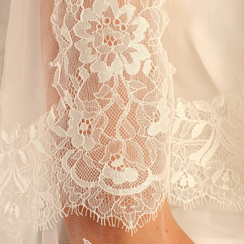 dentelle manche robe de mariée